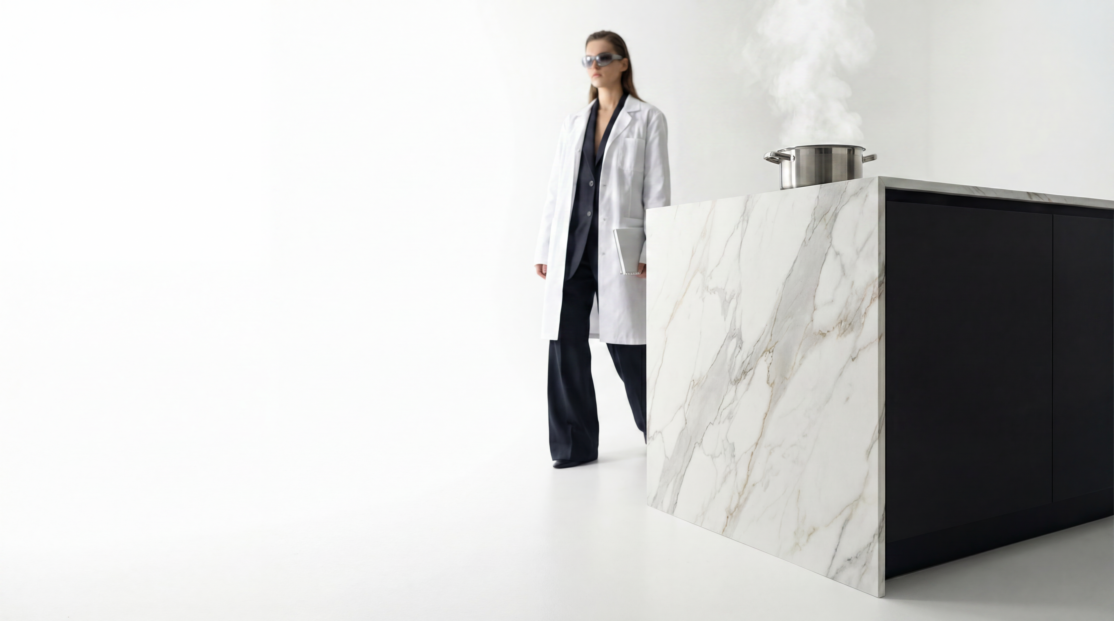 Isla de cocina en mármol Calacatta con sistema INDUHKA de inducción oculta funcionando